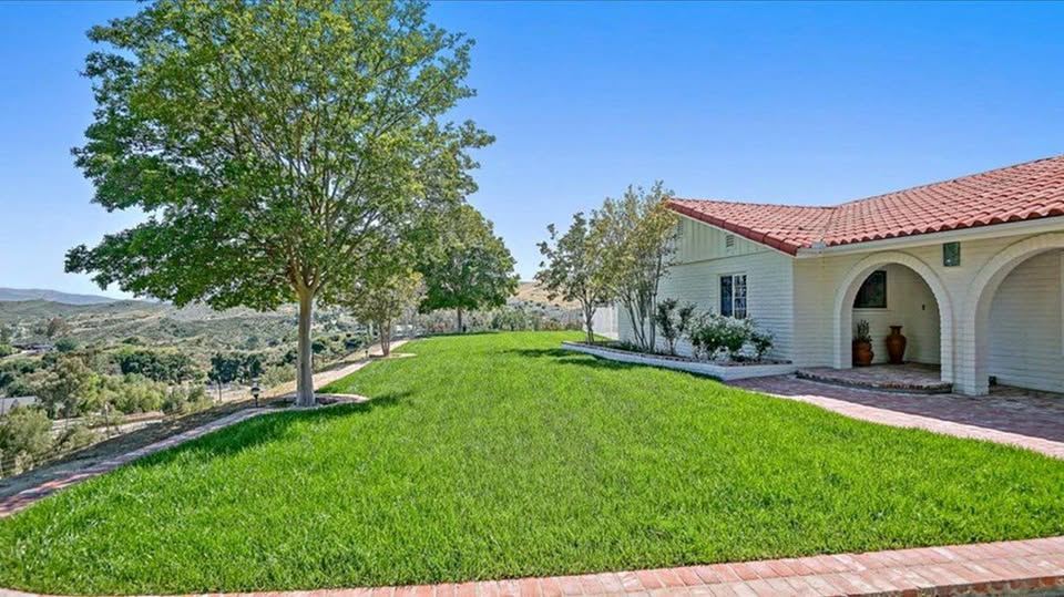 3 Beds 2.5 Baths House