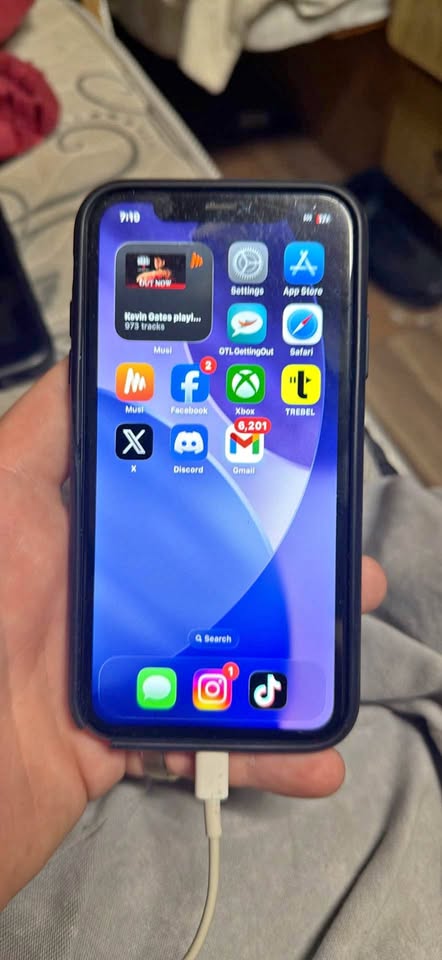 iphone 11 (cash only)