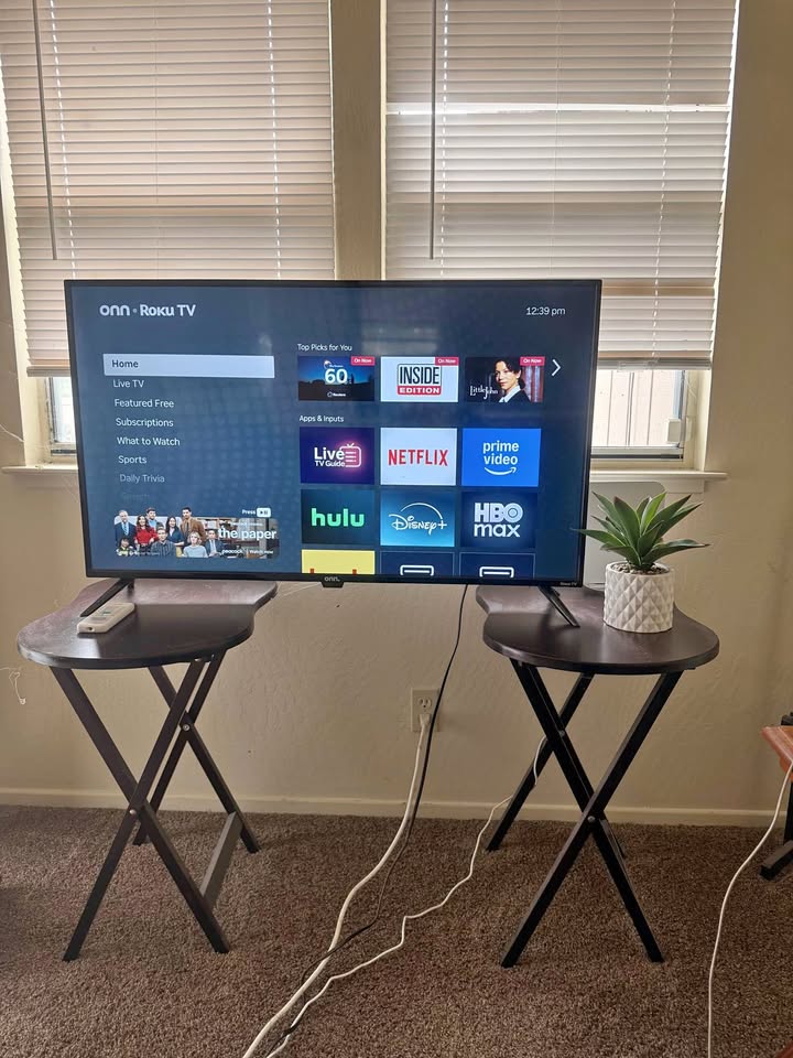 Hi im selling my iphone 11unlocked its in brand new condition and im asking 120$ o.b.o if interested message me