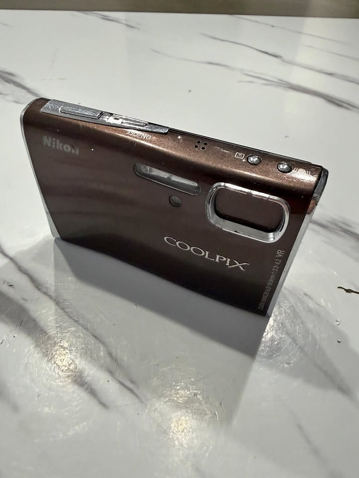 Nikon Coolpix S50 7.2mp Digital Camera Brown Point Shoot For Parts Read