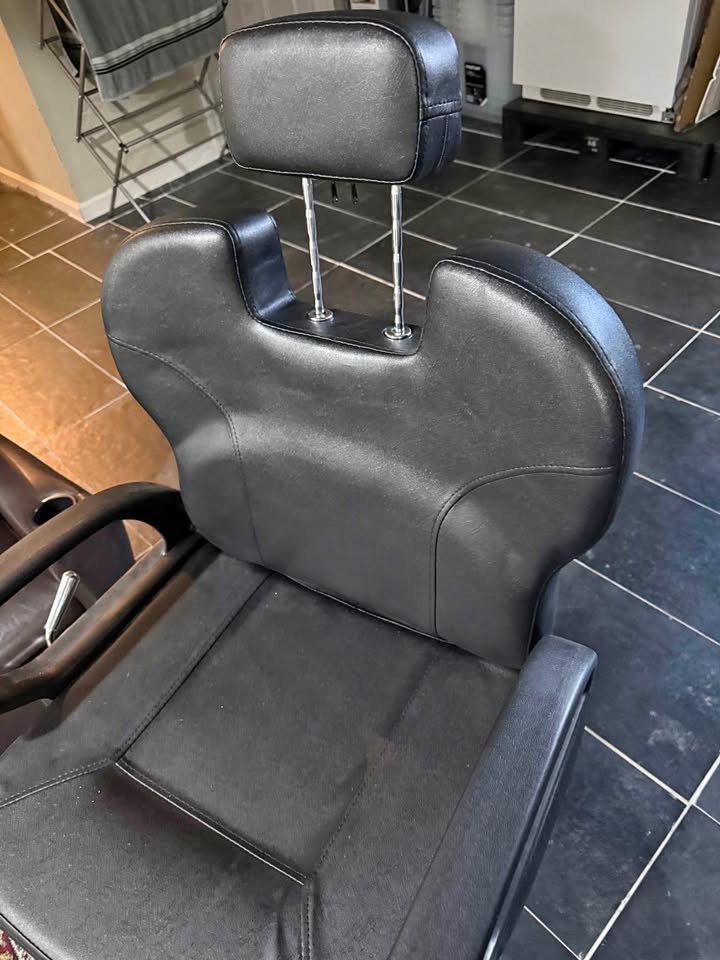 Salon chair