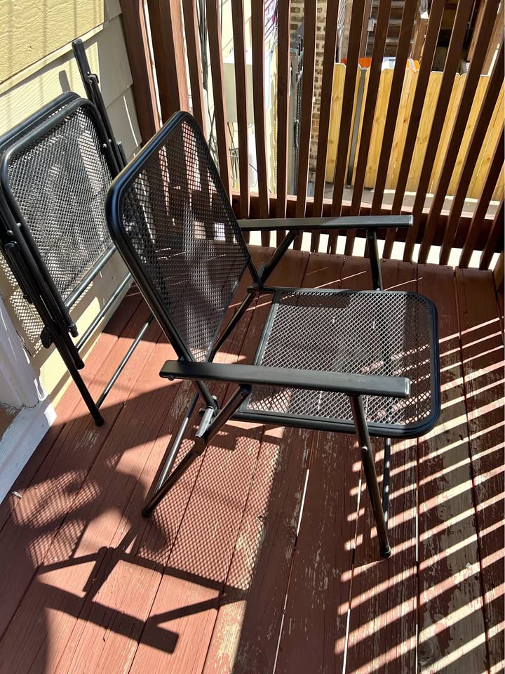 Outdoor deck table & 2 chair set