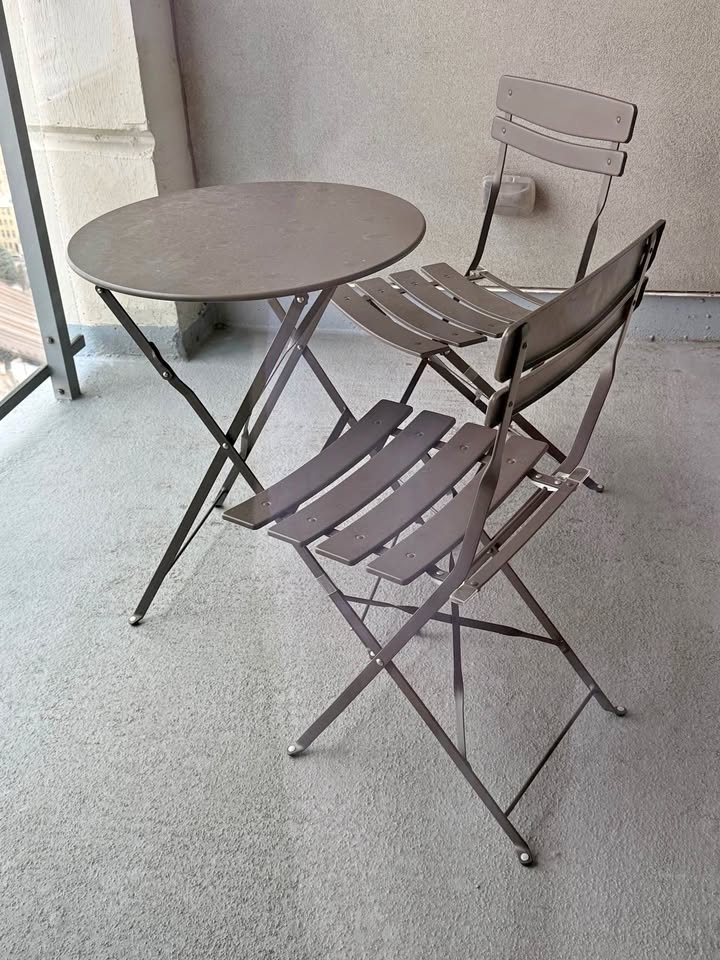 Foldable Outdoor Table with Chairs - Pick up in Fulton River