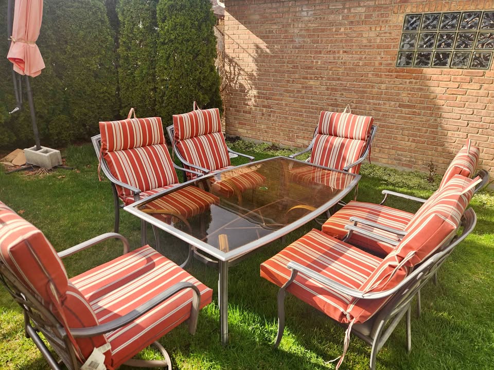 Outdoor table and chairs