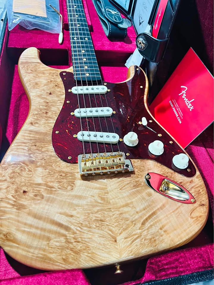 Fender Custom Shop Stratocaster Artisan 2025