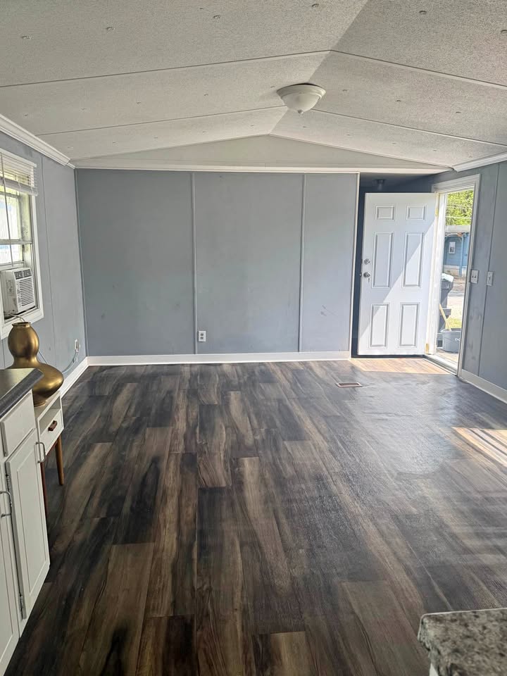 Traila en venta, 2 cuartos y dos baños, título en mano.