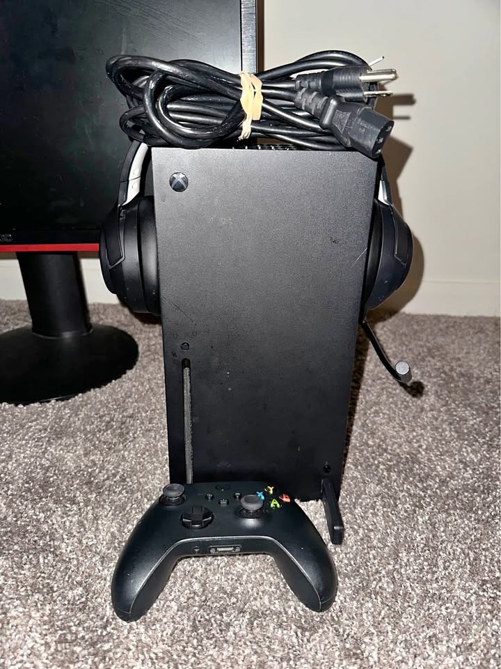 Xbox Series X + Headset + Controller Package